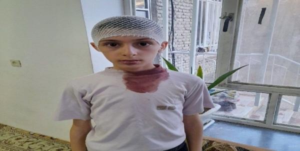 پرتاب تخته پاکن از سوی معلم به سمت یک دانش آموز پرتاب تخته پاکن از سوی معلم به سمت یک دانش آموز