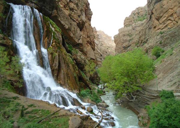 آبشار آب سفید الیگودرز آبشار آب سفید الیگودرز