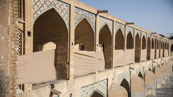 اما و اگرهای نصب جان پناه در پل خواجو