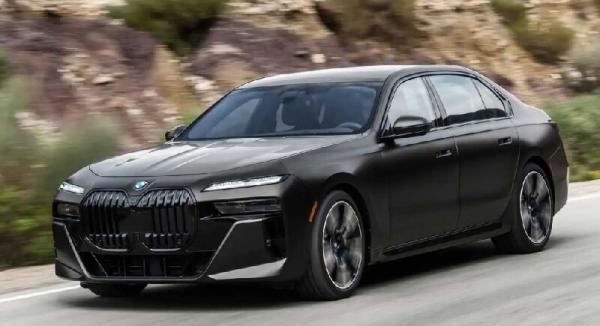 راندن BMW سری 7 بدون نیاز به دست ، مدل پرچمدار با قابلیت های راندن BMW سری 7 بدون نیاز به دست ، مدل پرچمدار با قابلیت های ویژه عرضه می شود