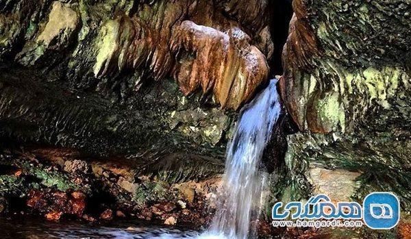 آبشار زیراه یکی از جاذبه های طبیعی استان بوشهر به شمار می رود