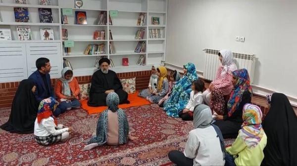 عکس، حضور رئیس جمهور در یکی از مراکز دخترانه نگهداری بچه عکس، حضور رئیس جمهور در یکی از مراکز دخترانه نگهداری بچه ها فاقد سرپرست موثر